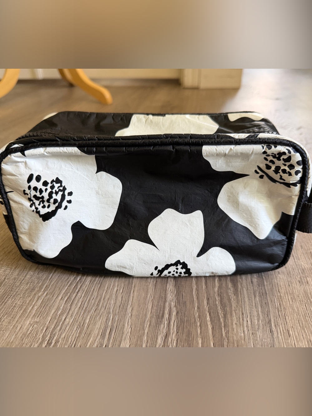 ALOHA Collection Black & White Floral Dopp Kit - Picture 5 of 5